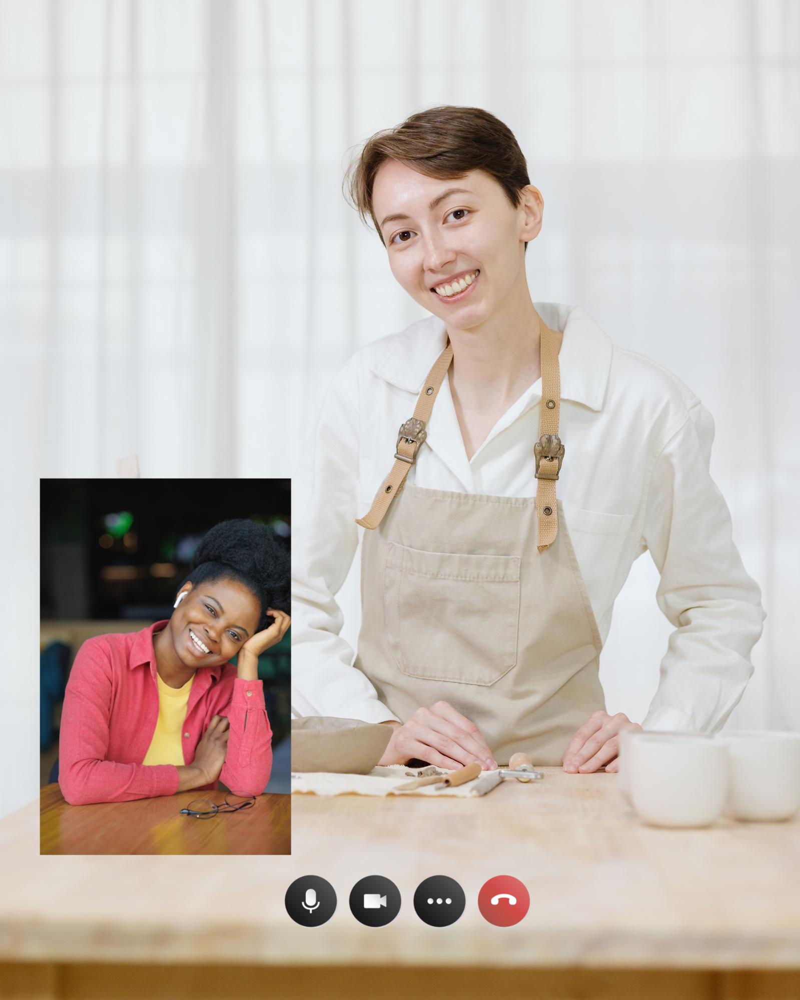 Chef che parla con uno studente via video